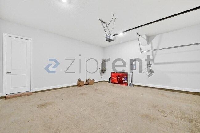 Building Photo - 4112 Dunlap Dr