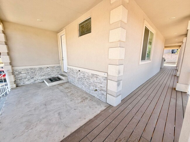 Building Photo - 2044 Sherman Rd