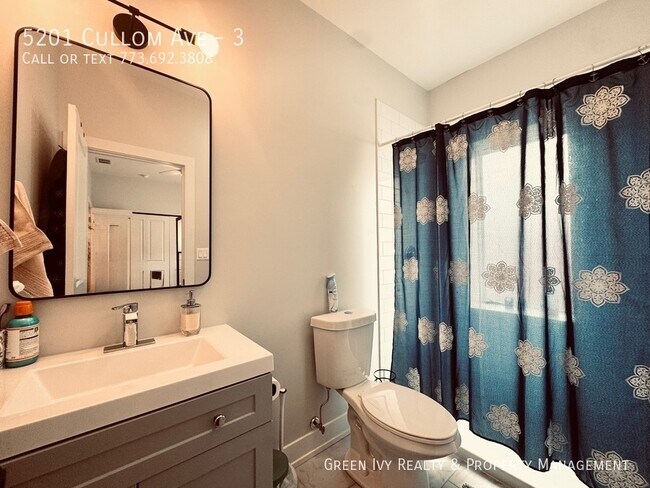 Building Photo - 5201 W Cullom Ave