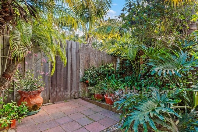 Building Photo - 754 Del Riego Ave