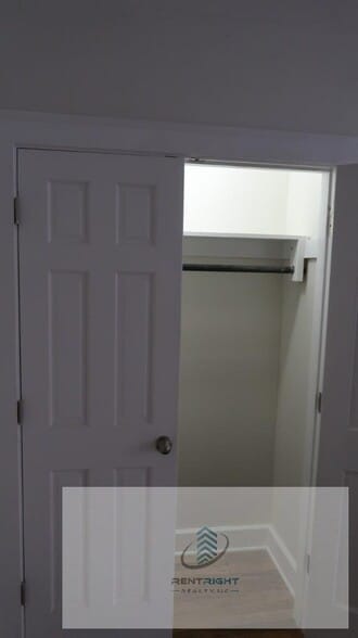 Building Photo - 4915 W Belle Plaine Ave