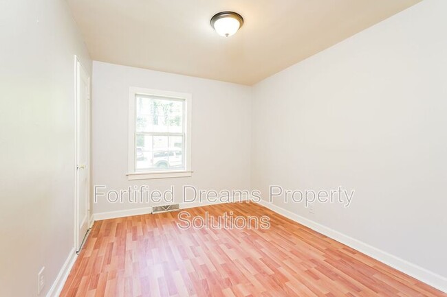 Building Photo - 3682 Yale Ave