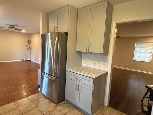 Building Photo - 2033 Doomar Dr