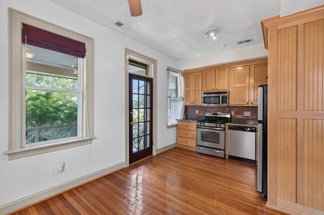 Building Photo - 1315 Colonial Ave