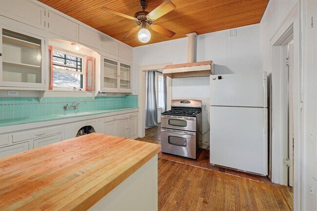 Building Photo - 1804 Kenwood Ave