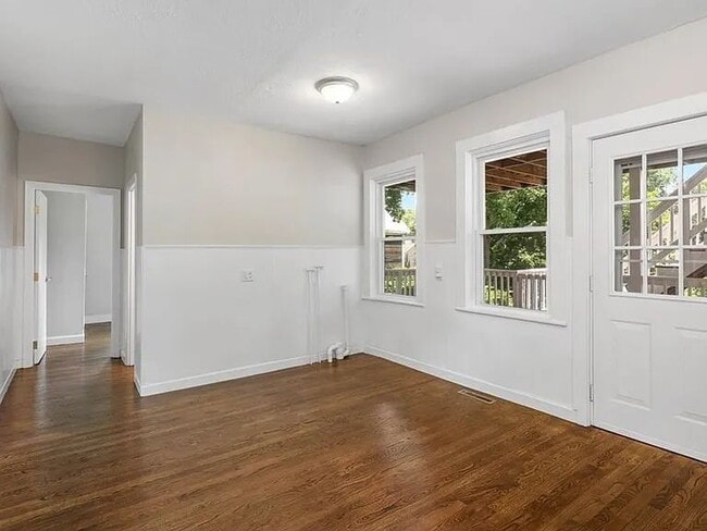 Building Photo - Available April 15th! Spacious 3 BED 1 BATH in Quiet Weymouth neighborhood.