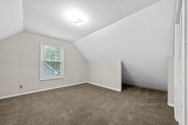 Building Photo - 4 Bedroom 2 Full Bath Pet Friendly Home For Rent!