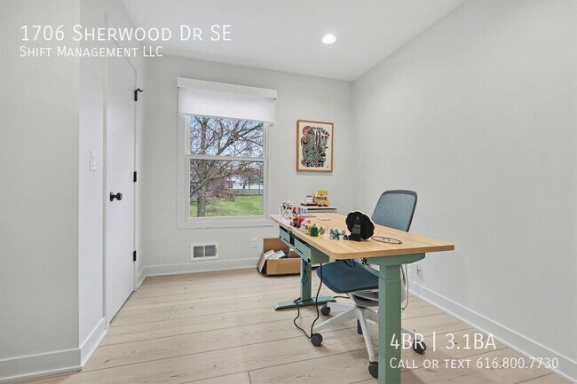 Building Photo - 1706 Sherwood Ave SE