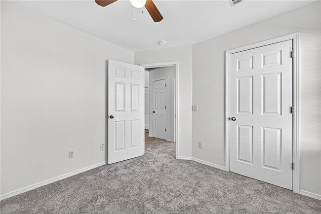 Building Photo - 1562 Hutchinson St