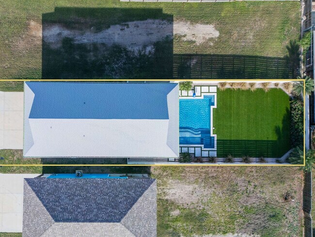 Building Photo - 119 6th St