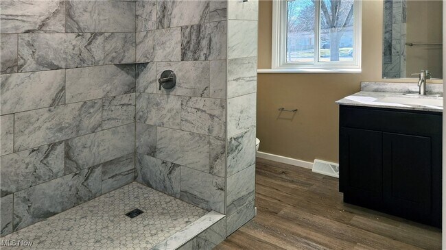 Building Photo - 9315 Glenwood Trail