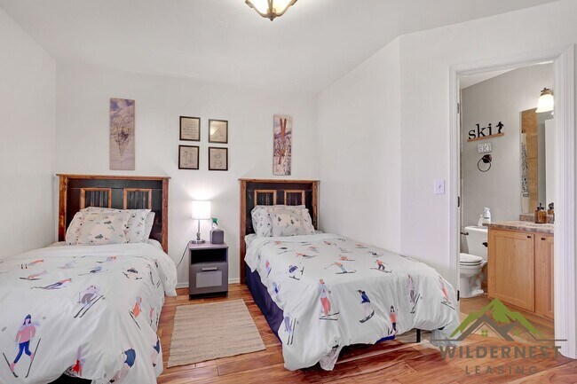 Building Photo - Utilities included- Gorgeous Townhome with Garage