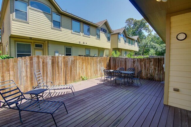 Building Photo - 11 Cheswood Manor Drive