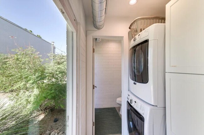 Building Photo - 7720 E Heatherbrae Ave