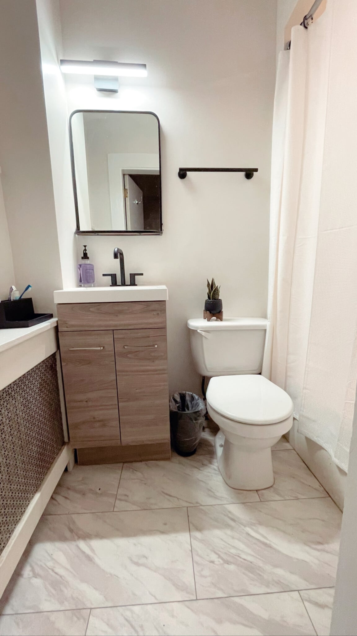 bathroom - 1037 Beech St