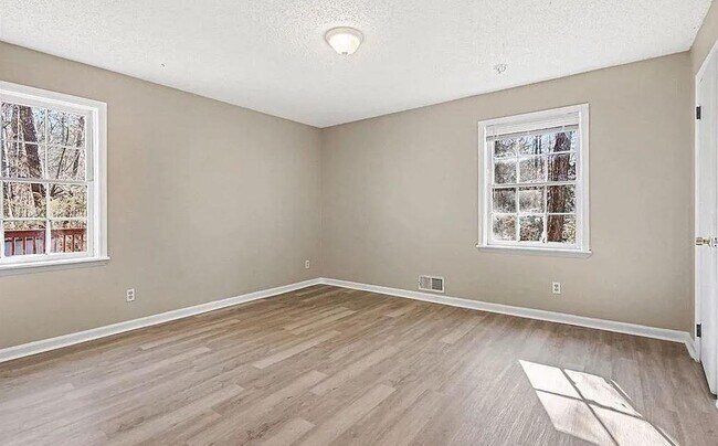 Building Photo - 4460 Marjorie Rd SW