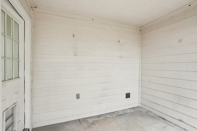 Building Photo - 100 Westpark Dr