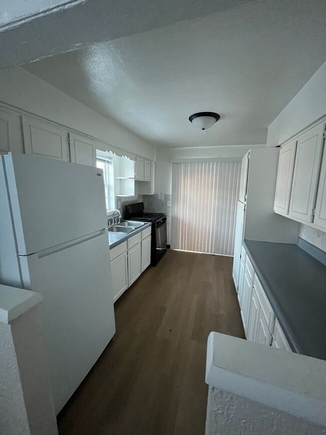 Building Photo - 2 bedroom home available in Loves Park