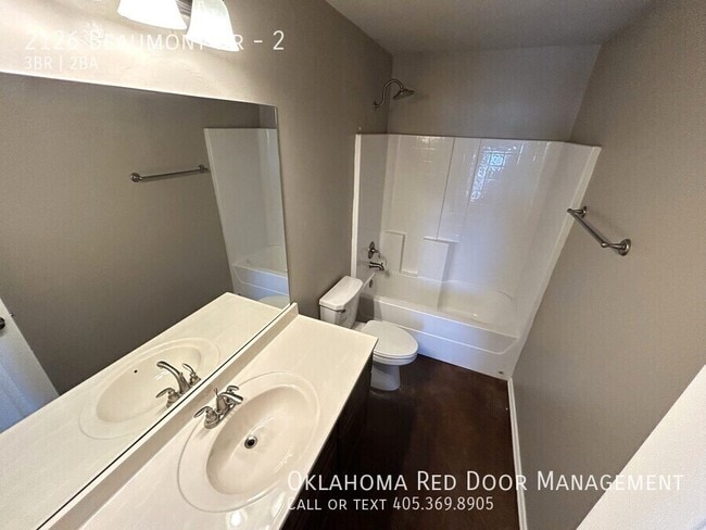 Building Photo - 2126 Beaumont Dr