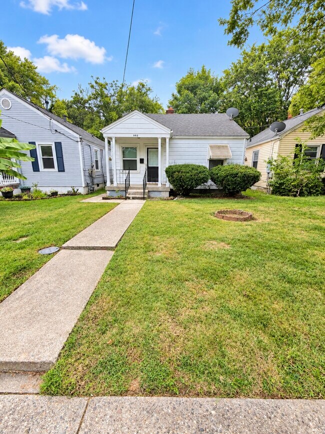 Building Photo - 902 Camden Ave
