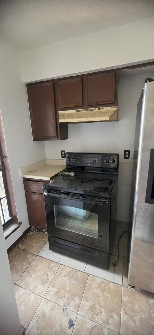 Building Photo - 9090 S Braeswood Blvd