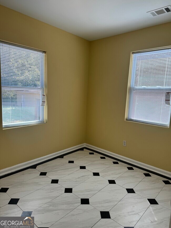 Building Photo - 400 Tunis Rd