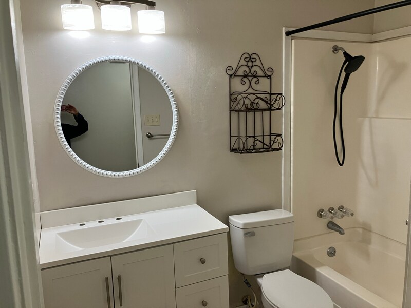 Building Photo - 16313 Lamont Rd