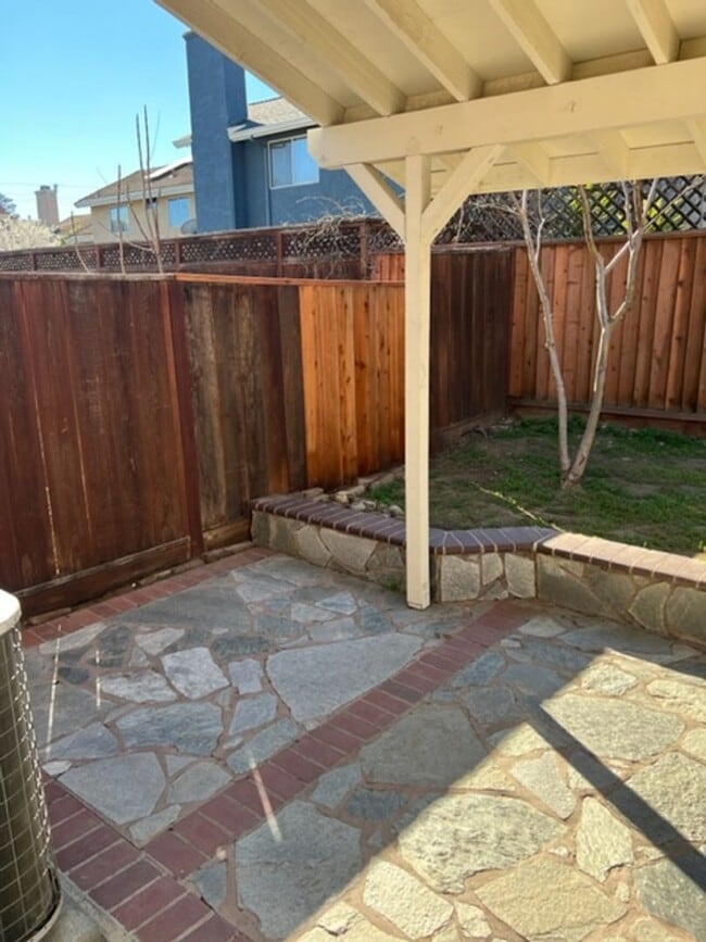 Building Photo - Spacious 4-Bedroom Home in a Quiet Tracy C...