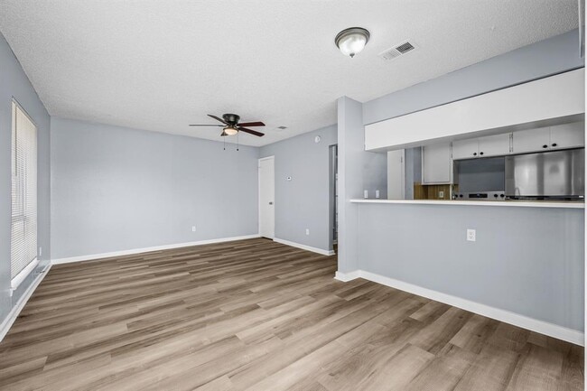 Building Photo - 202 Northcrest Cir