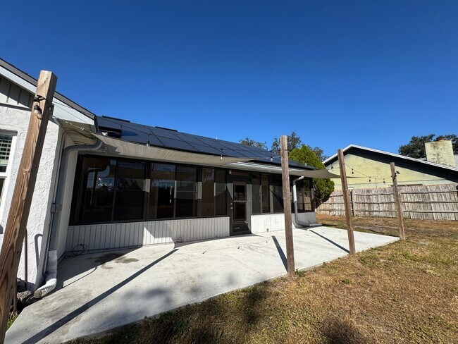 Building Photo - Your Dream Home Awaits! MASSIVE Backyard! ...