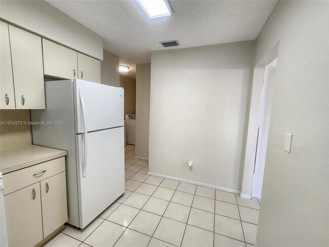 Building Photo - 9253 SW 39th St
