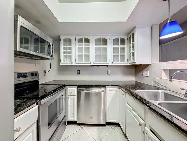 Building Photo - 2857 Wonderwood Ln