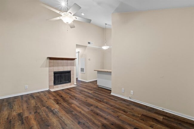 Building Photo - 203 E 31st St