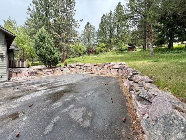 Building Photo - Spacious 4 Bed 3.5 Bath Home in Frenchtown!
