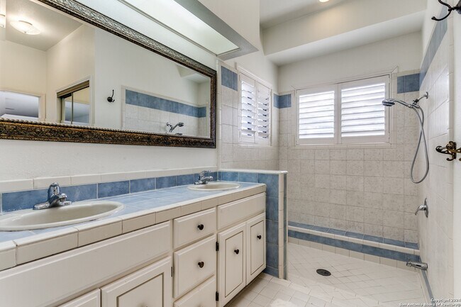 Building Photo - 1107 River Vista W