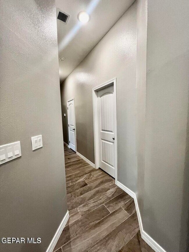 Building Photo - 11365 Hidalgo Dr