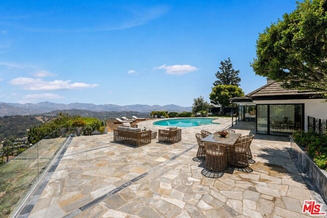 Building Photo - 8416 Skyline Dr