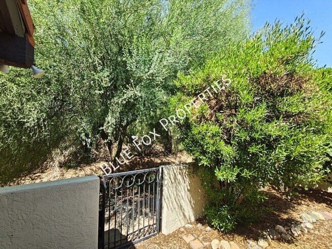 Building Photo - 983 W Palma De Pina