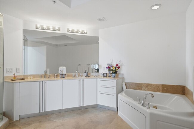 Building Photo - 3030 NE 188th St