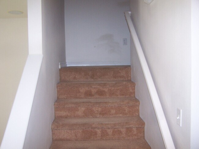 Building Photo - 11 Fuller Cir