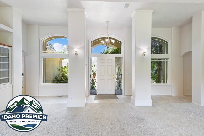 Building Photo - 418 E Trailside Dr