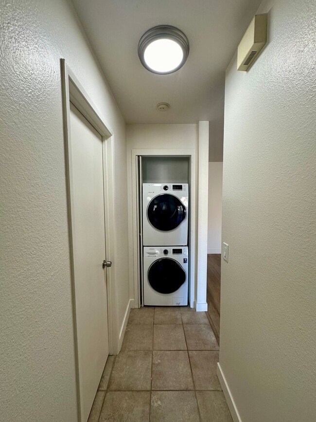 Building Photo - For rent I! Beautiful  2 Bed, 2 Bath Condo-Complex at La Costa