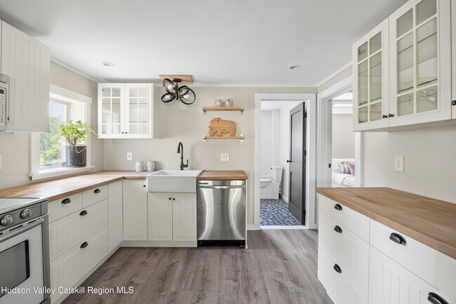 Building Photo - 1977 NY-295