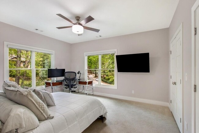 Building Photo - 782 Piedmont Way NE