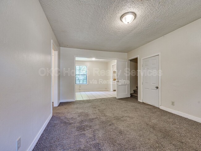 Building Photo - 3304 SE 19th St