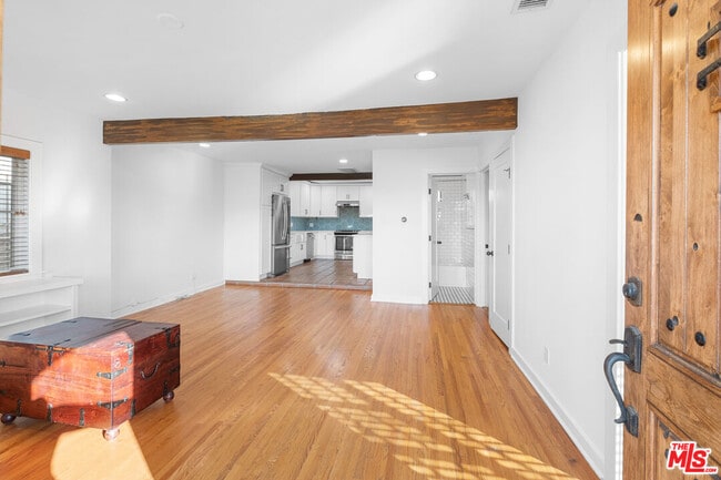 Building Photo - 739 Isabel St