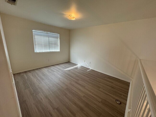 Building Photo - Chandler Home 3 bed - 2 1/2 bath with Loft...