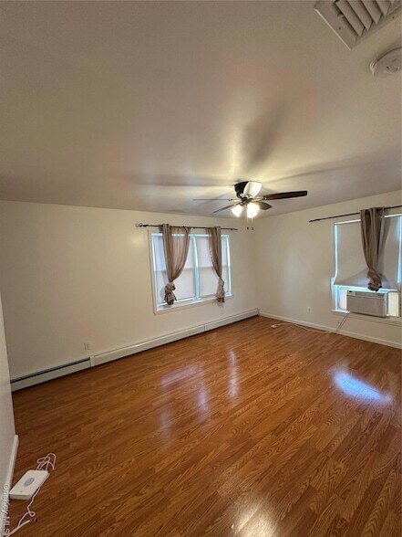 Building Photo - 12 Green Ln