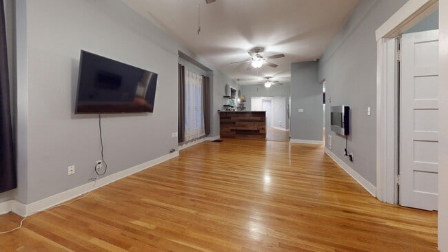 Building Photo - Excellent Location, Large Four Bedroom Bremerton House for Rent! Available Now!