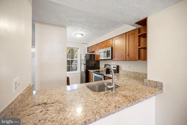 Building Photo - 8439 Lazy Creek Ct